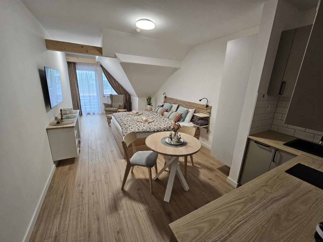 Apartmany Thermal เบเชนยอวา ภายนอก รูปภาพ
